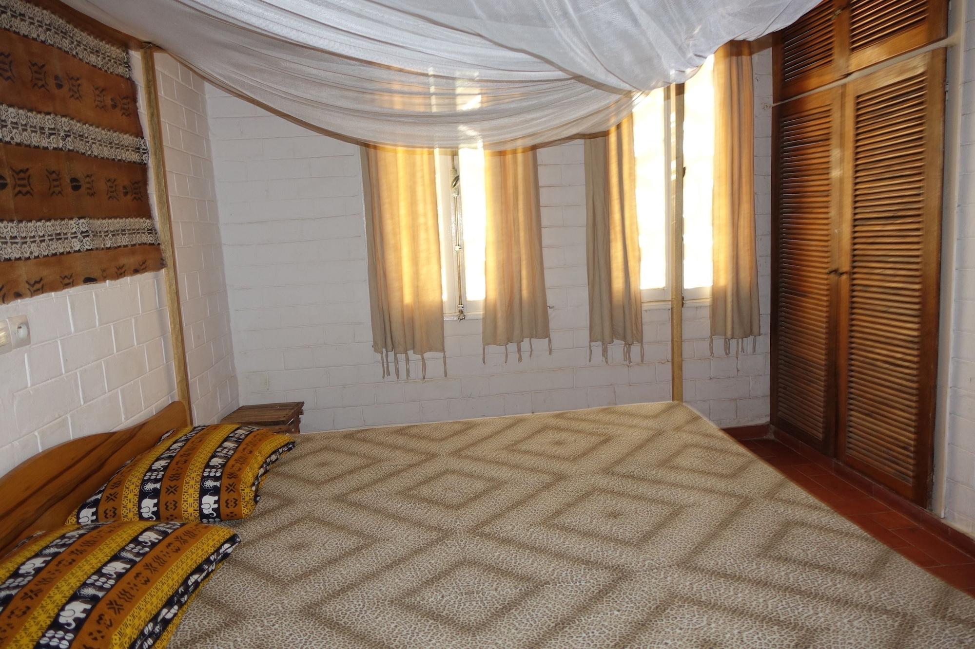 Keur Marrakis Hotel M'Bour Exterior photo